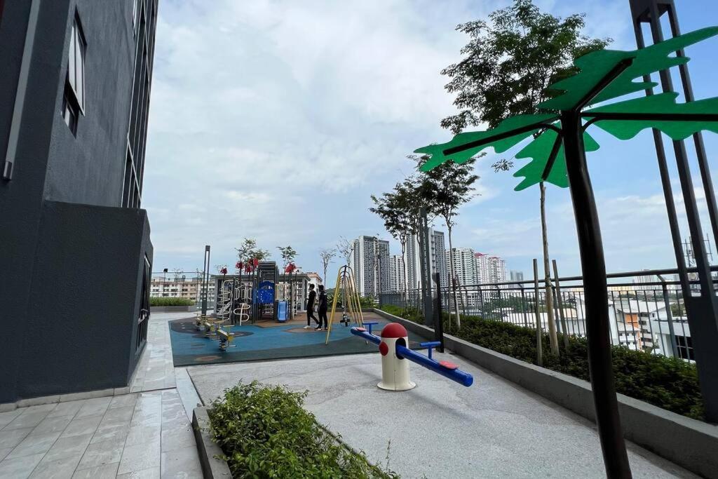 Cozy Aera Residence / Free Wi-Fi Netflix / Sunway Petaling Jaya Exterior photo